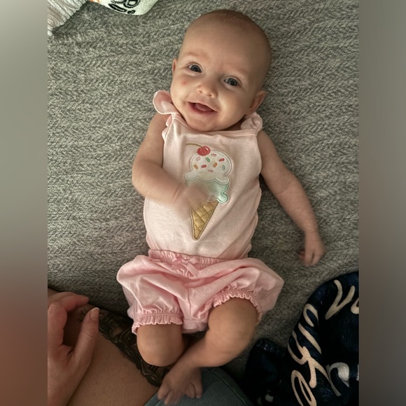 Meet your Posher, Laura - Picture 2 of 5